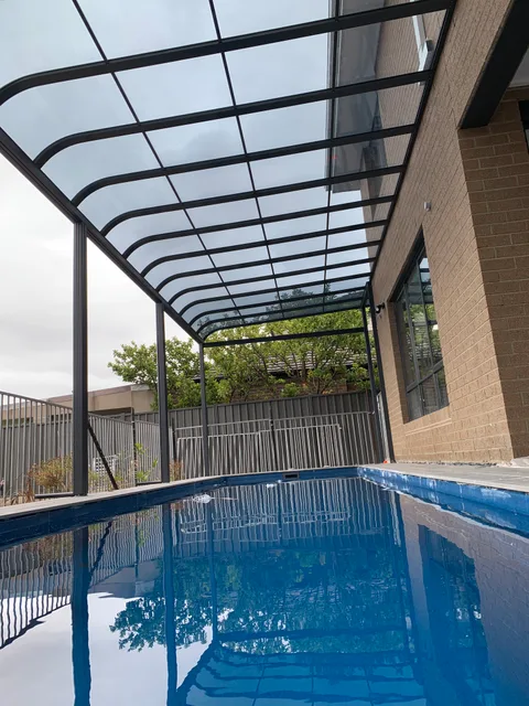 Clearview installation: Curved transparent cover beside a pool