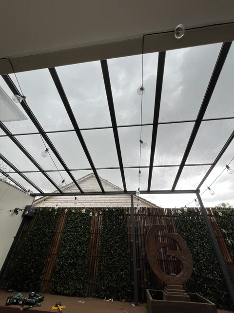 Clearview installation: A regular roof-frame layout from below