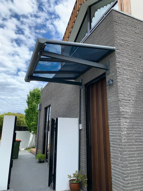 Clearview installation: Compact cover over an exterior doorway